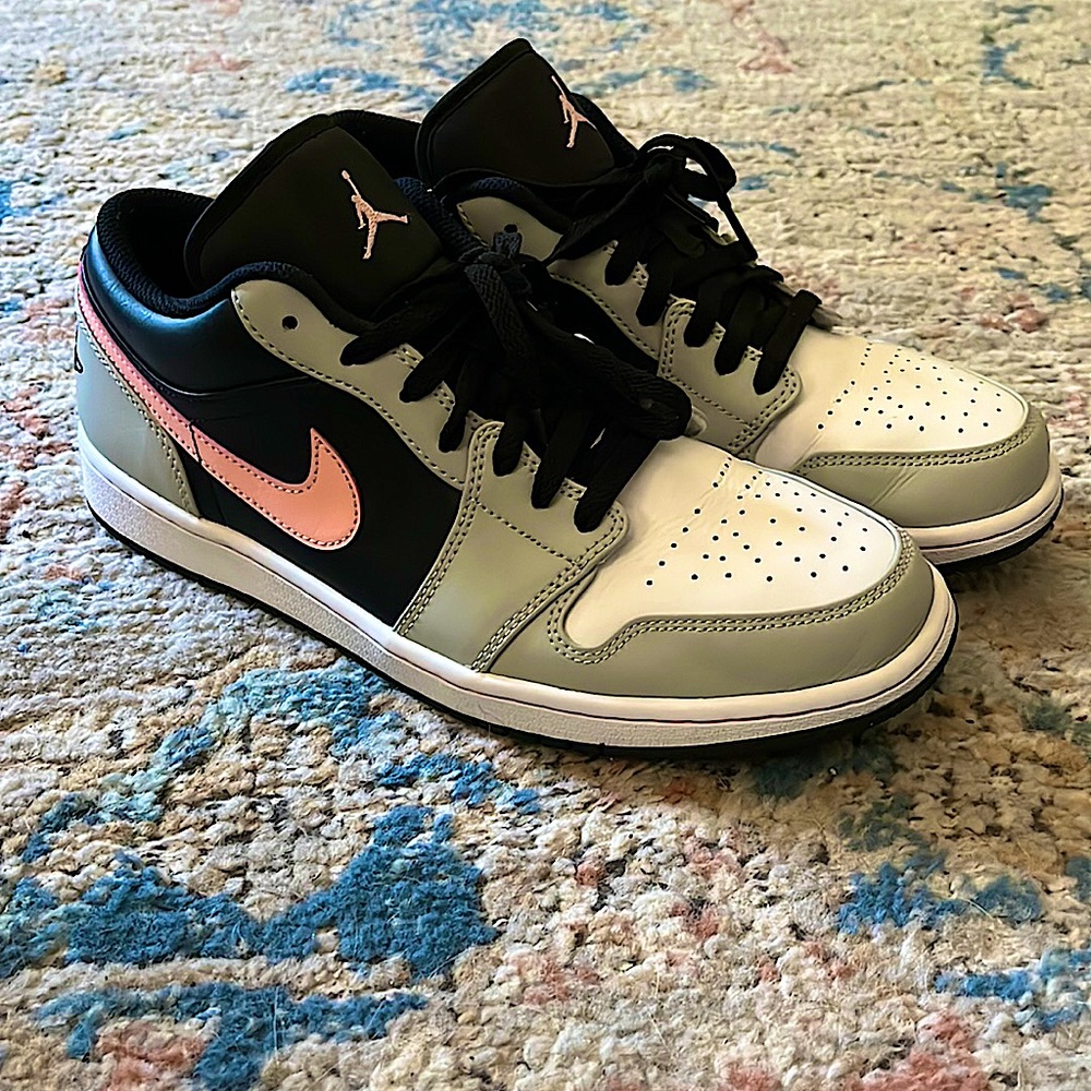 Air Jordan 1 Low Black/Bleached Coral-Grey Fog